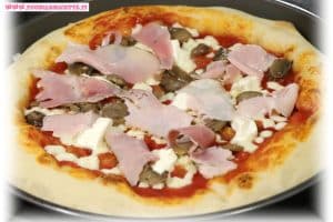 Pizza a lunga lievitazione con idratazione al 70% Pizza a lunga lievitazione con idratazione al 70%
