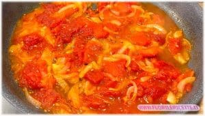 aggiungiamo alla cipolla anche i pomodori