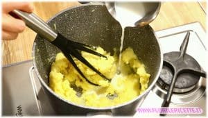 aggiungere il latte purè di patate aggiungere il latte purè di patate