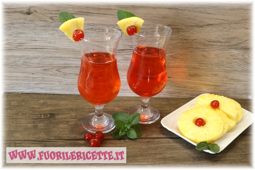 Cocktail analcolico con succo d'ananas