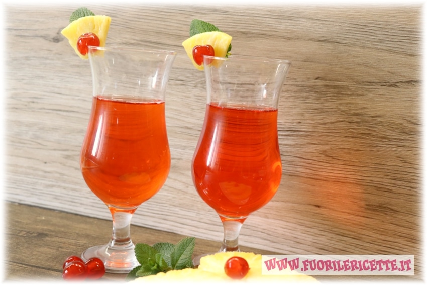 Cocktail analcolico con succo d'ananas