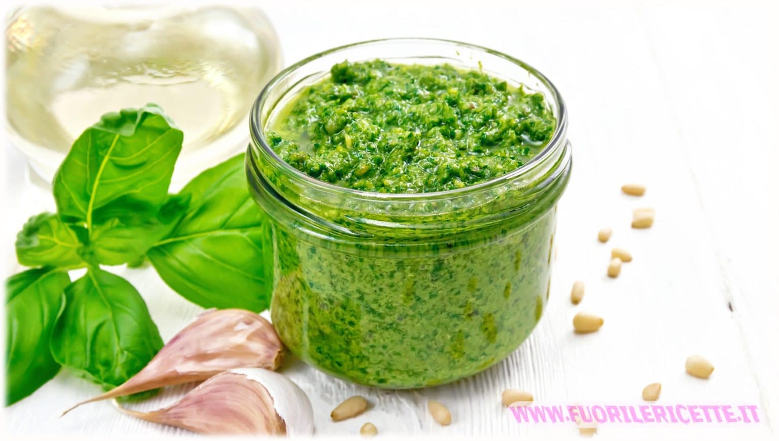 Pesto di basilico con frullatore ad immersione - Fuori le Ricette