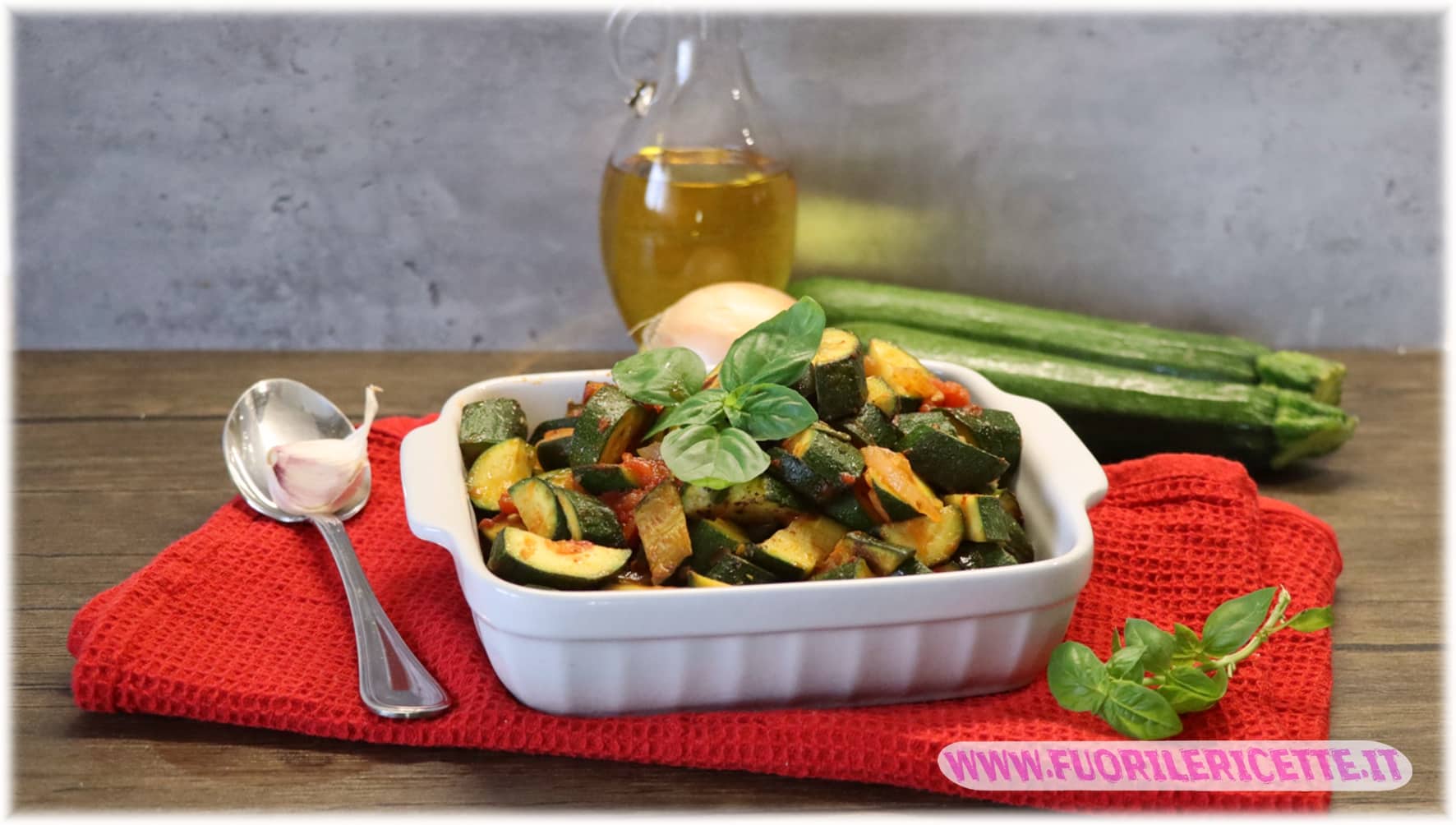 Zucchine con pomodoro e basilico