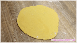 Stesura impasto crostata Stesura impasto crostata