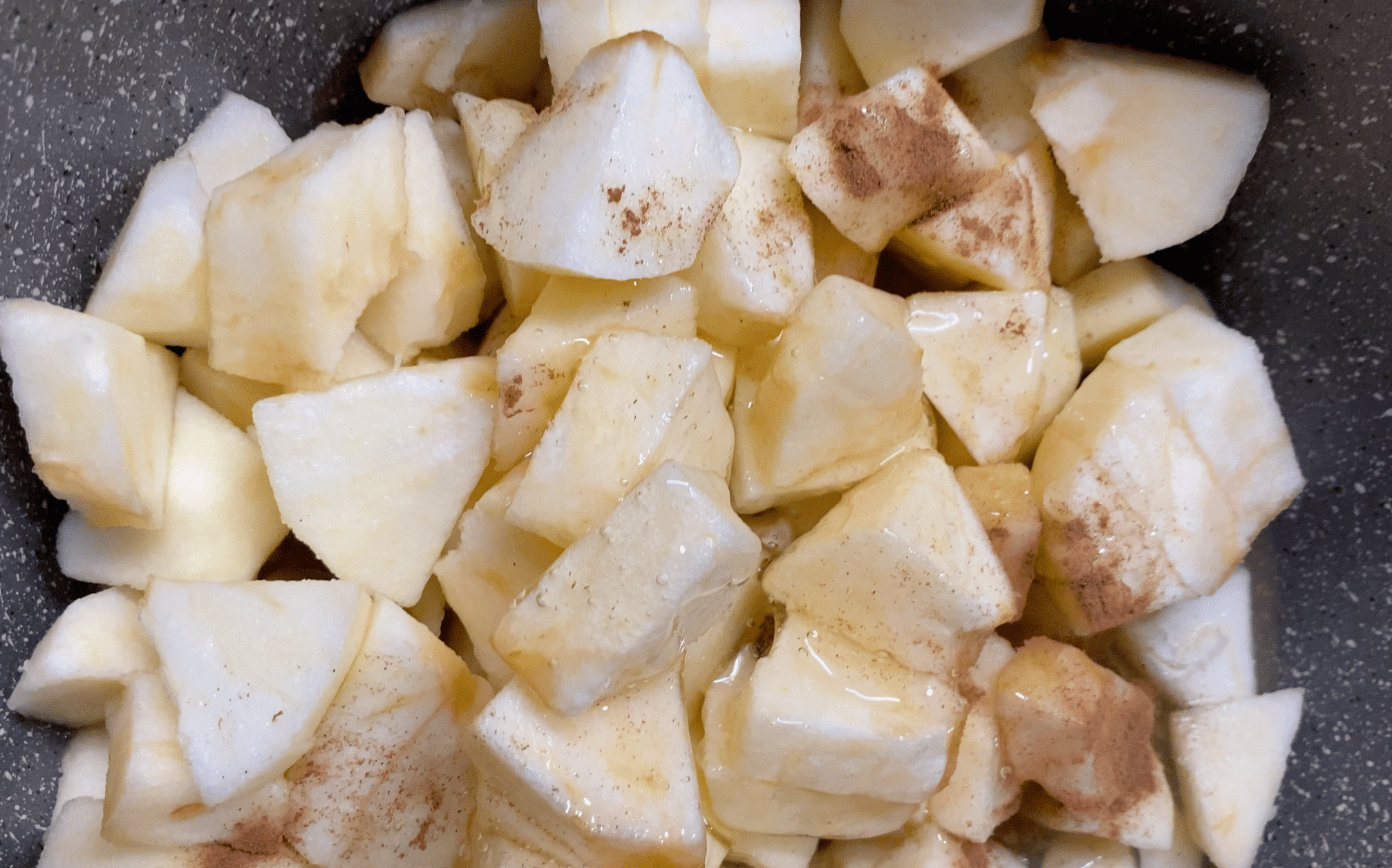 aggiungere miele chiodi cannella e succo di mele