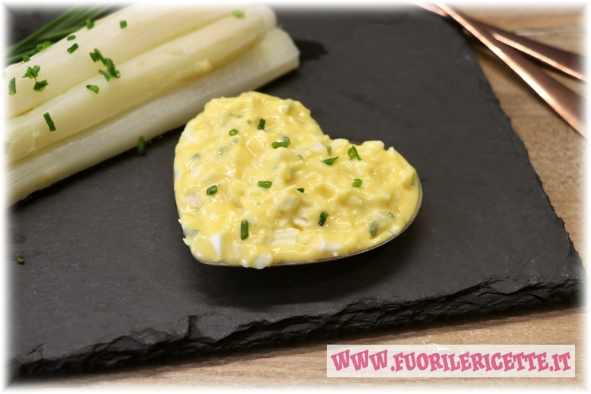 Asparagi bianchi con salsa bolzanina