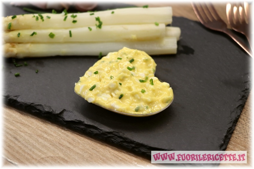 Asparagi bianchi con salsa bolzanina