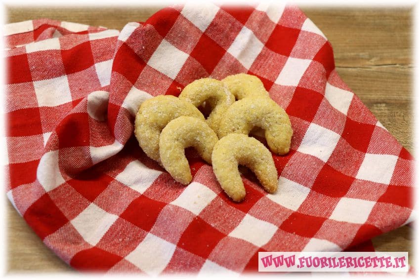 Biscotti cornetti alla vaniglia