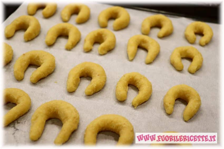 Biscotti cornetti alla vaniglia
