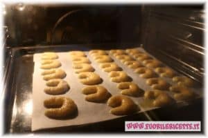 Biscotti cornetti alla vaniglia
