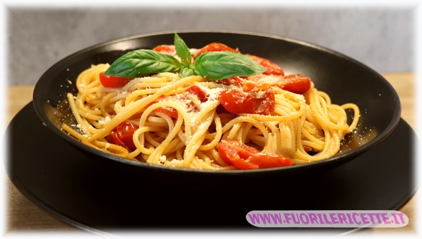 Spaghetti con pomodorini e basilico