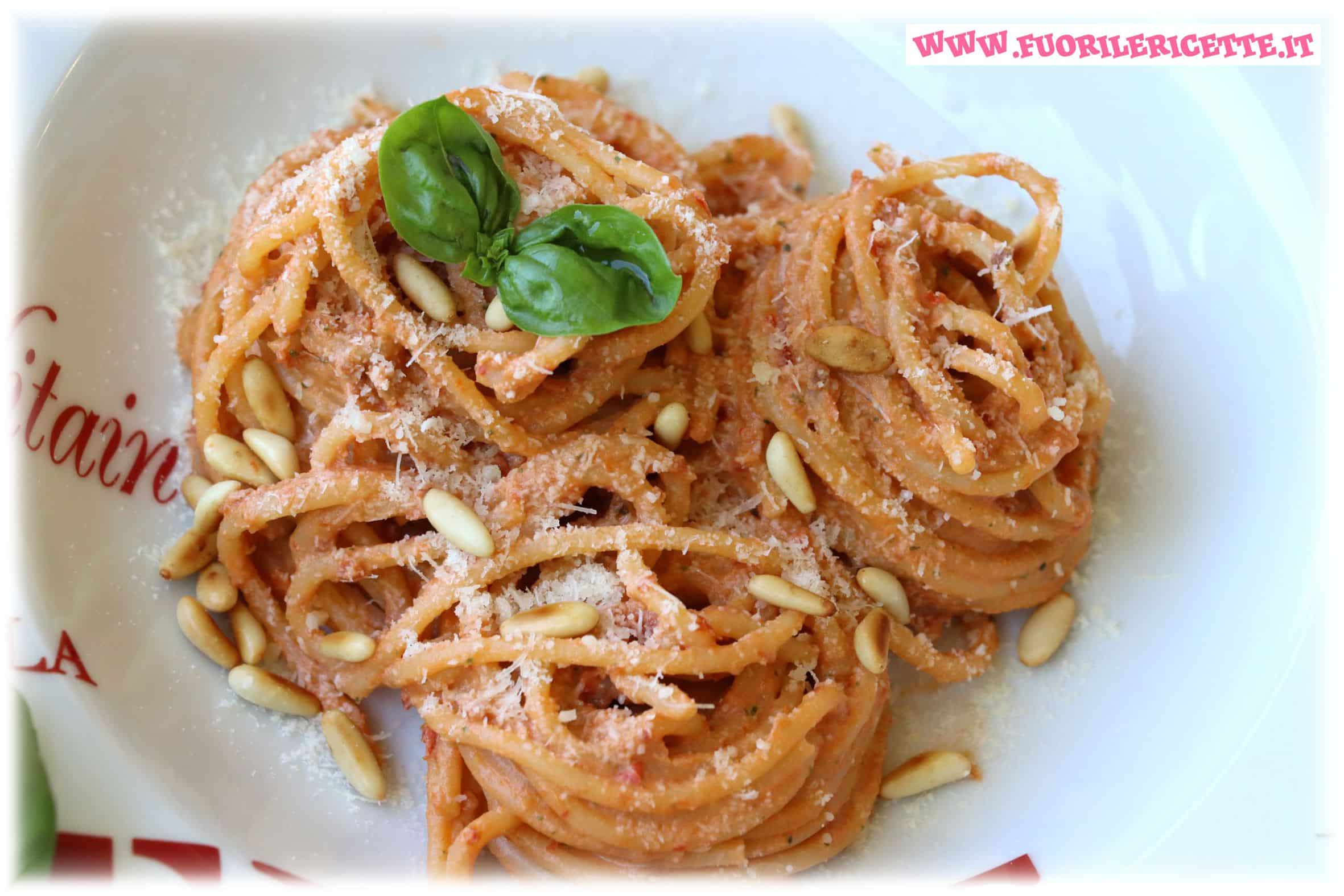 Spaghetti con ricotta e pomodori secchi