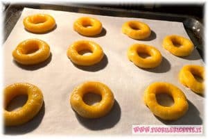 Biscotti bussola in forno