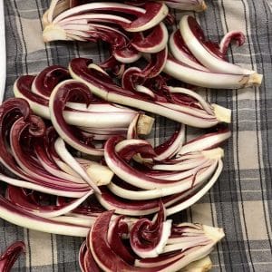 tagliare radicchio in quarti