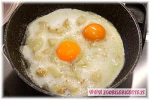 uova e asparagi in padella