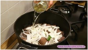 aggiungere il vino