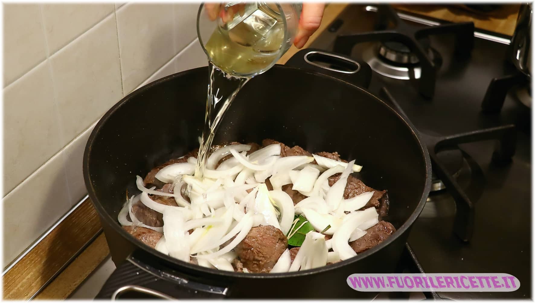 aggiungere il vino