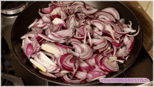 cipolle in padella con noce di burro