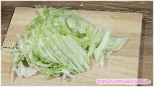 tagliare l'insalata