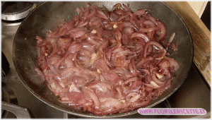 cipolle dorate in padella