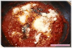 pelati e formaggio