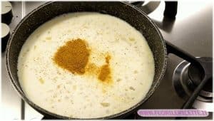 mettere il curry