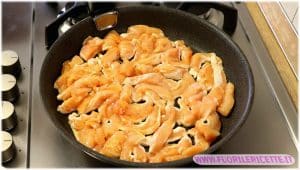 Cucinare gli straccetti in padella Straccetti di tacchino sfiziosi al curry