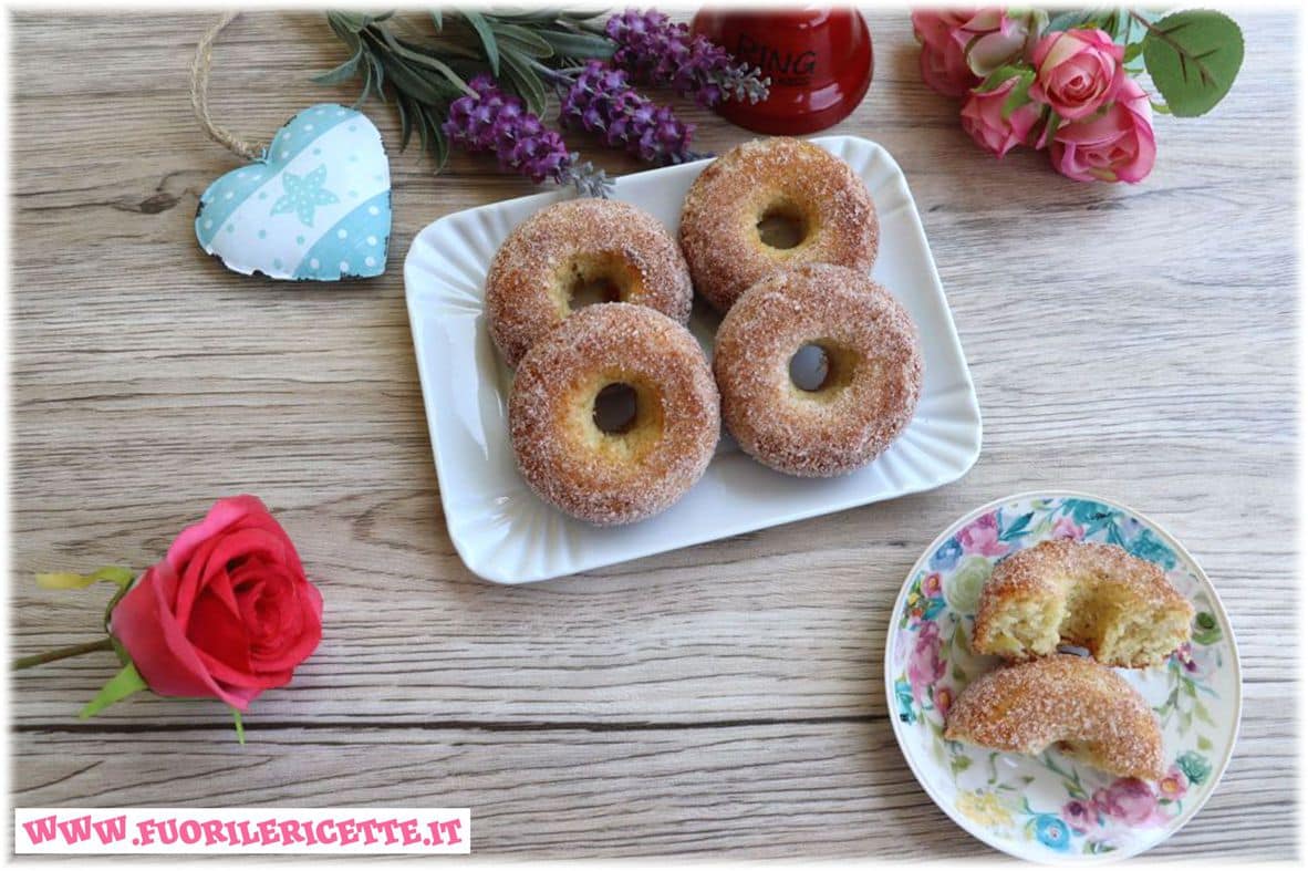 Ciambelle con mele e cannella