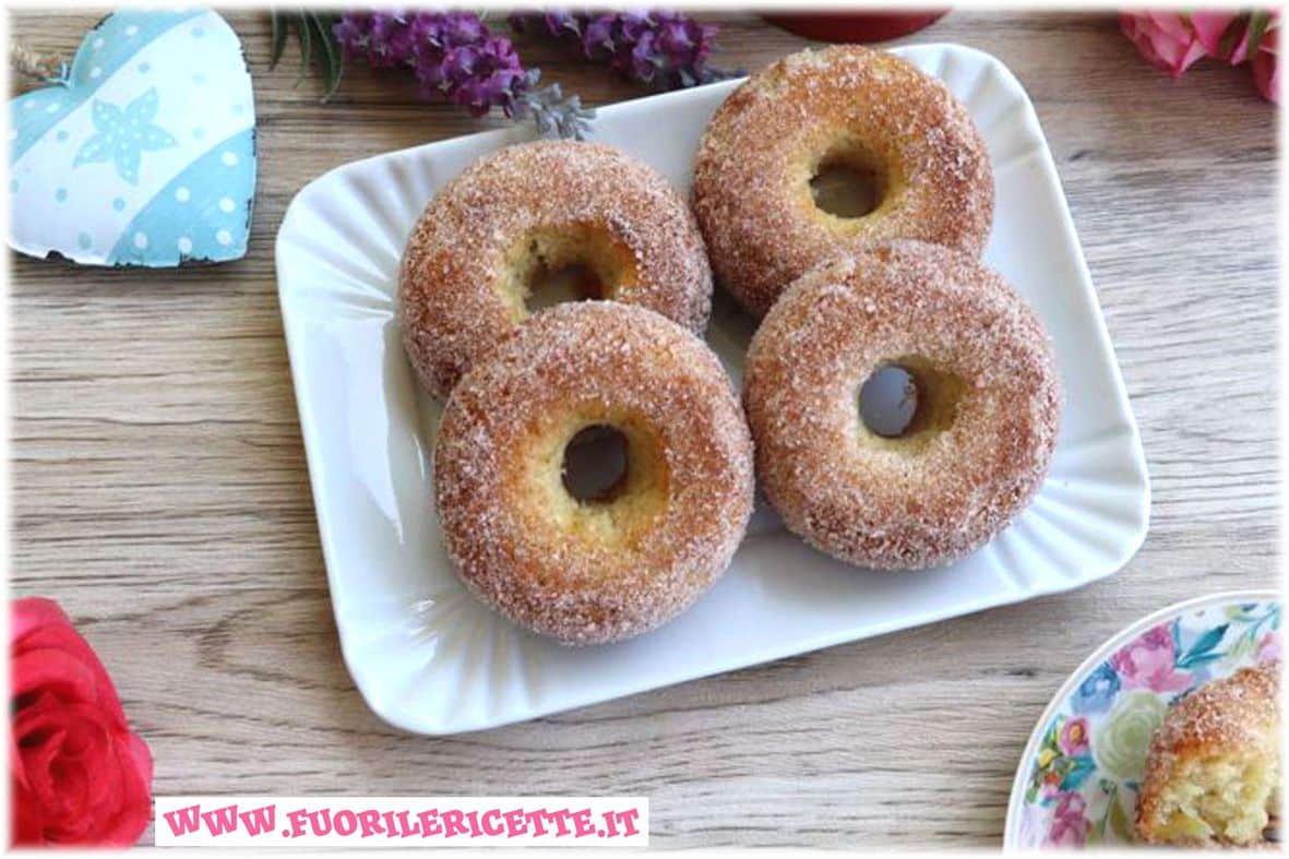 Ciambelle con mele e cannella