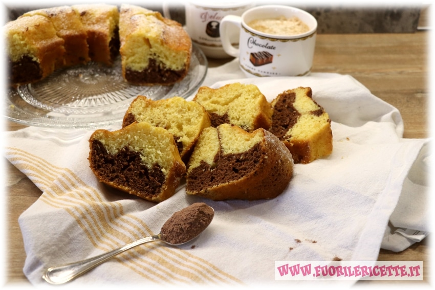 Ciambellone bicolore allo yogurt