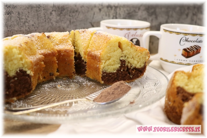 Ciambellone bicolore allo yogurt