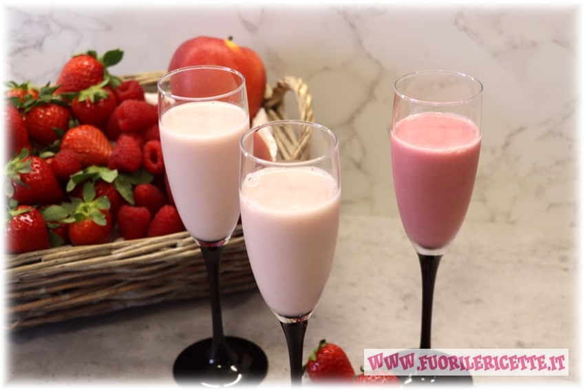 Cocktail con gelato e succo di mela