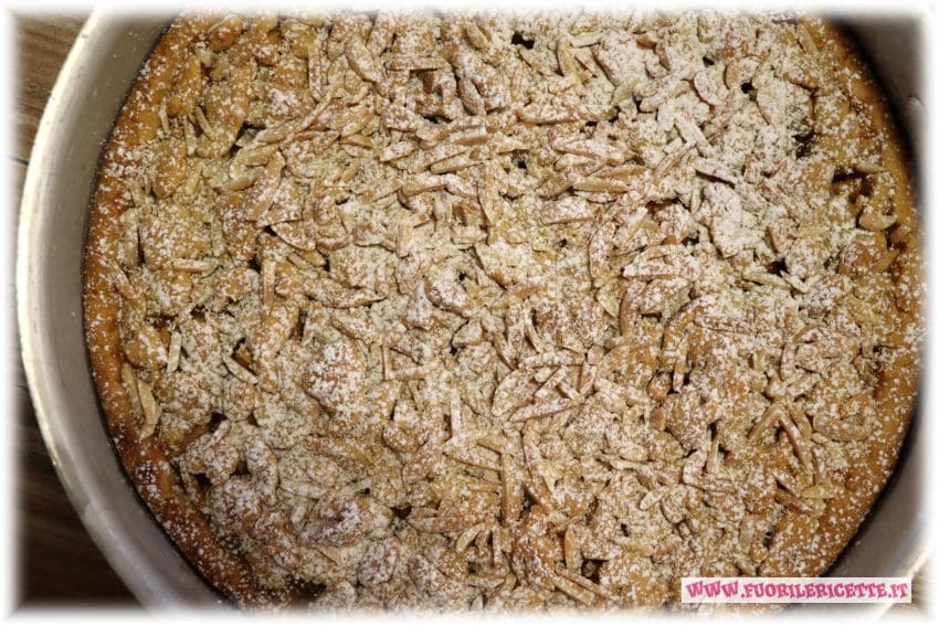 Crostata semi integrale alle mele e crumble