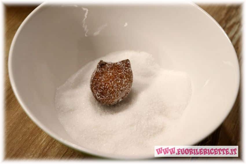 Frittelle con zucchero