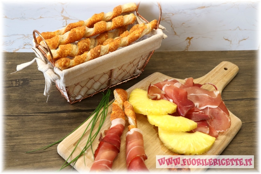 Grissini di pasta sfoglia al formaggio