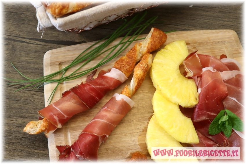 Grissini di pasta sfoglia al formaggio