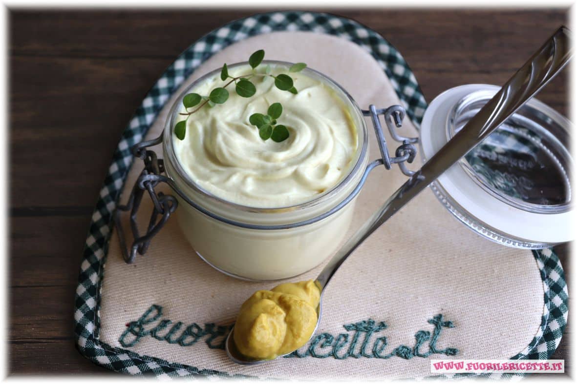 maionese vegana senza uova e con latte di soia e senape