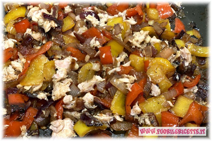 Pasta al tonno cipolla e peperoni