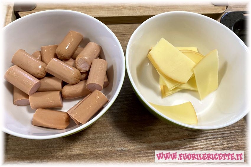 wurstel e formaggio