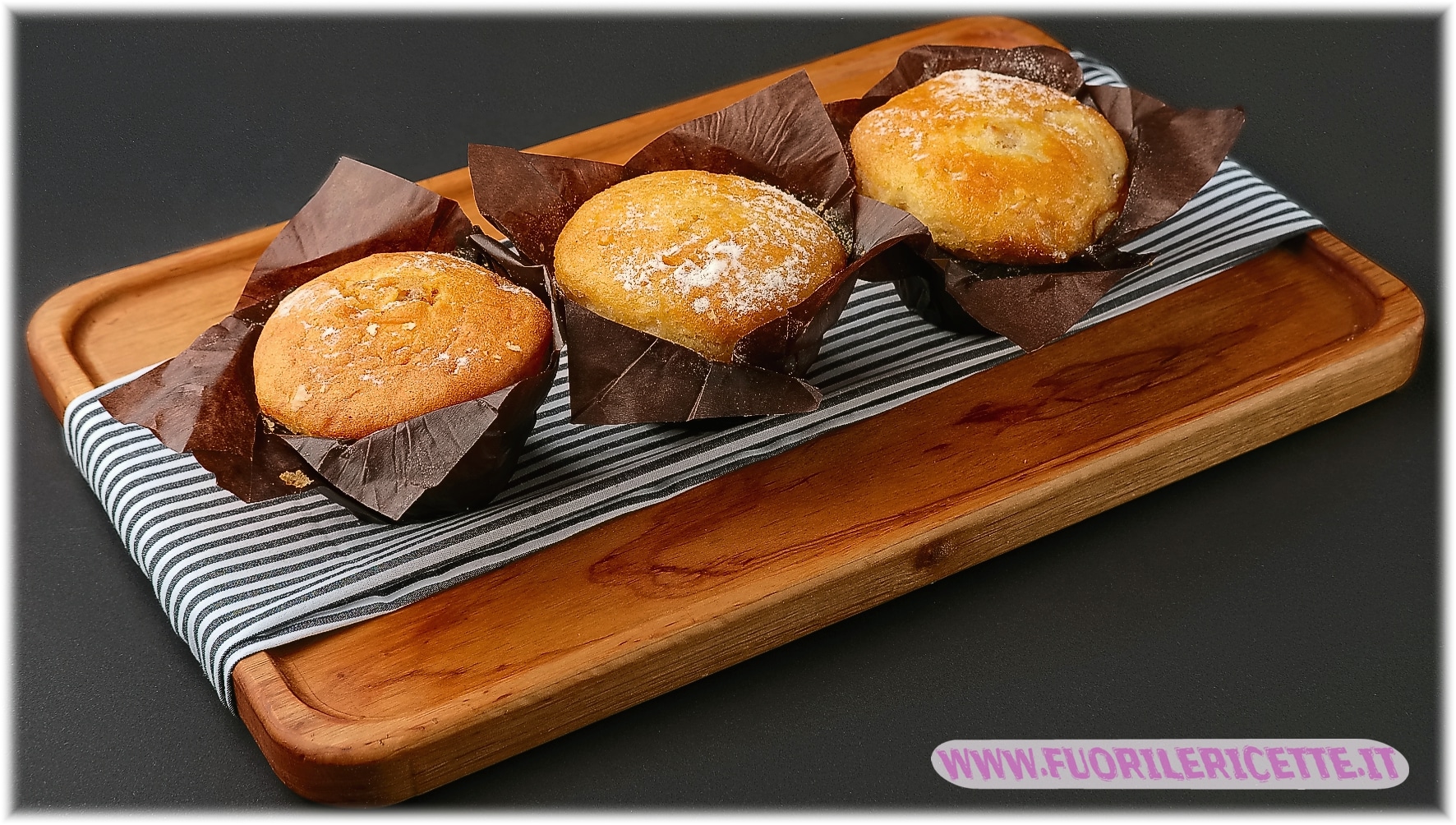 Tortine al cioccolato bianco con mandorle e cocco