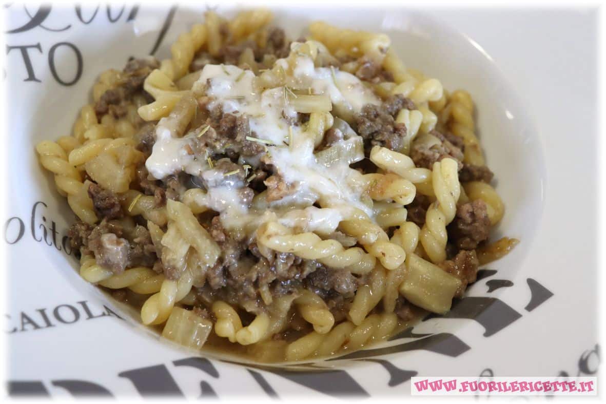 Trofie al ragù bianco e crema di parmigiano