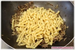 Trofie spadellate Trofie al ragù bianco e crema di parmigiano