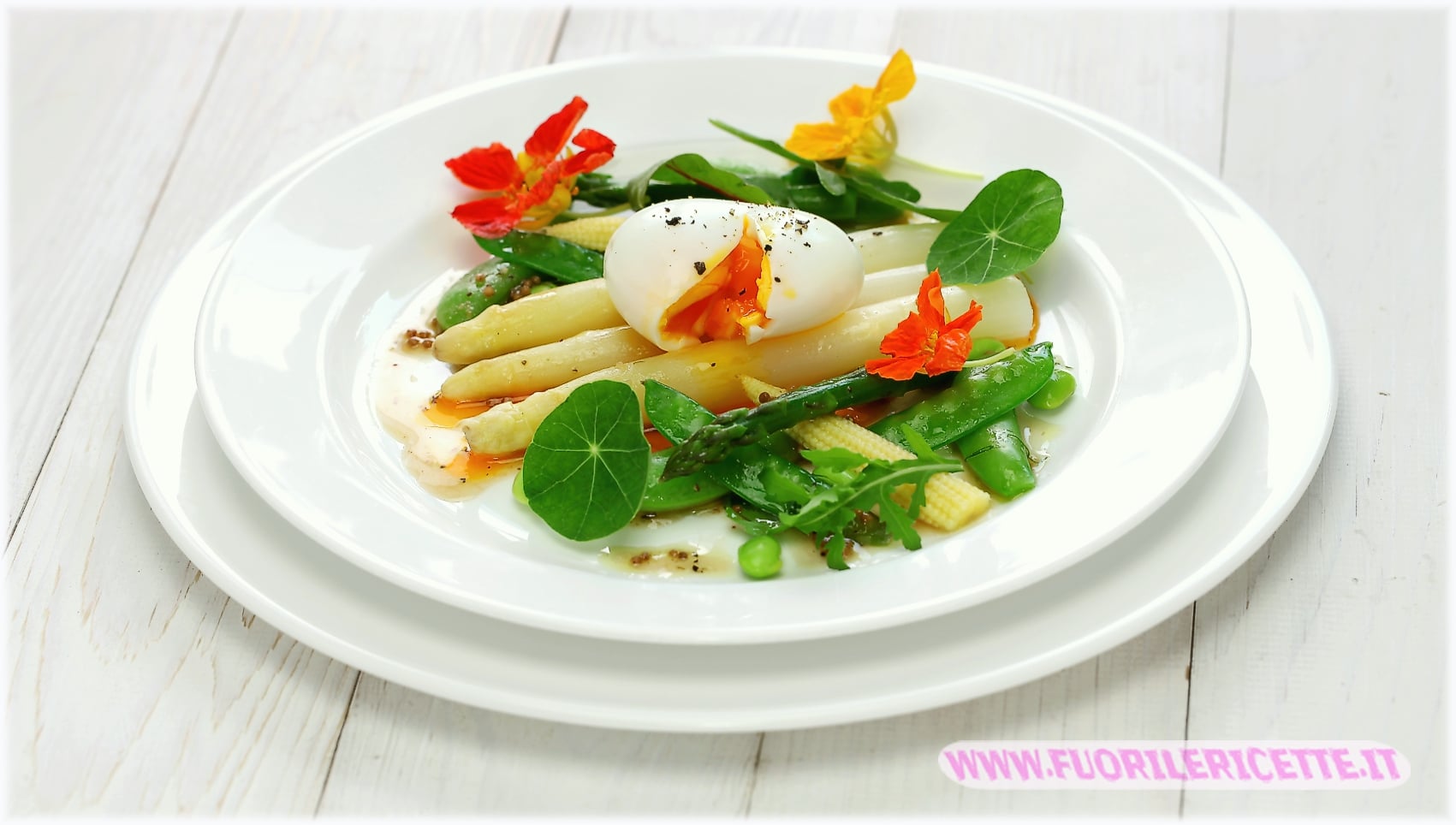 Uova con asparagi bianchi