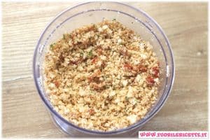 frulliamo ad intermittenza fino ad ottenere delle briciole grossolane Uova strapazzate con briciole di pane