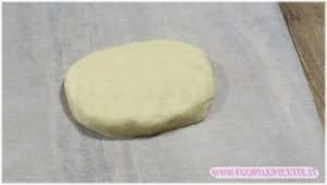 formare-un-panetto-lavorarlo-mano Biscotti al burro