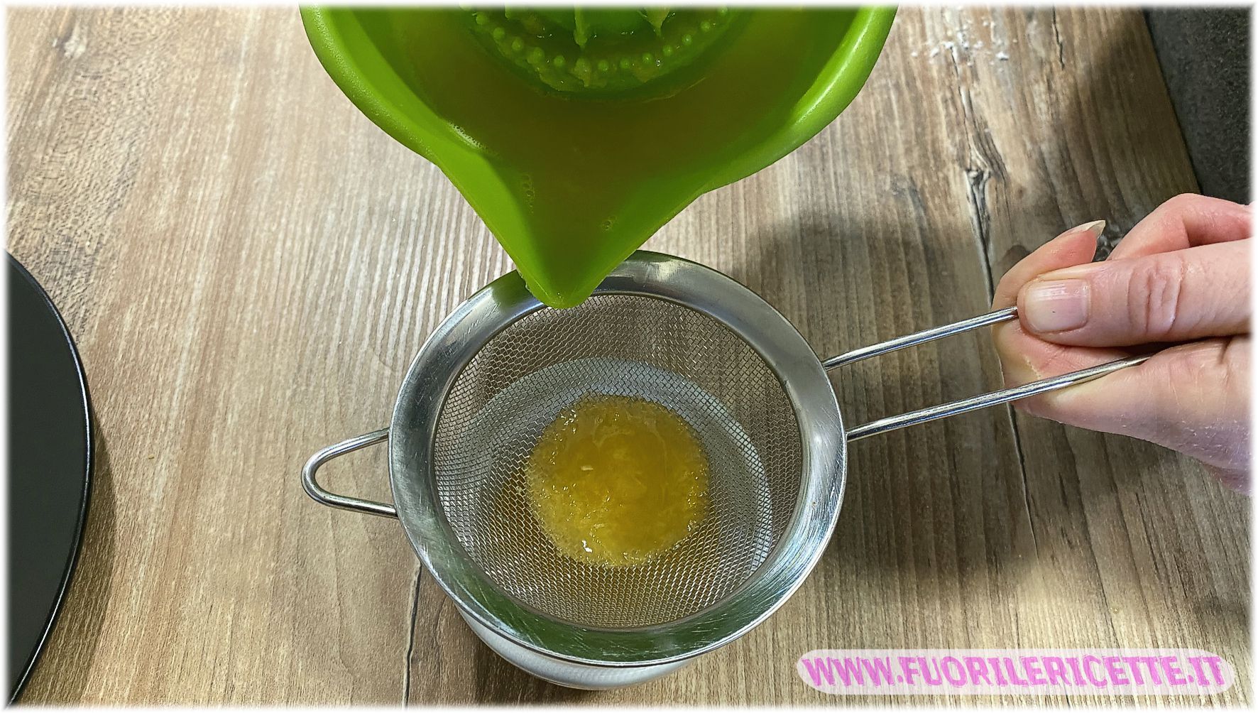 spremere-un-arancia-passare-il-succo