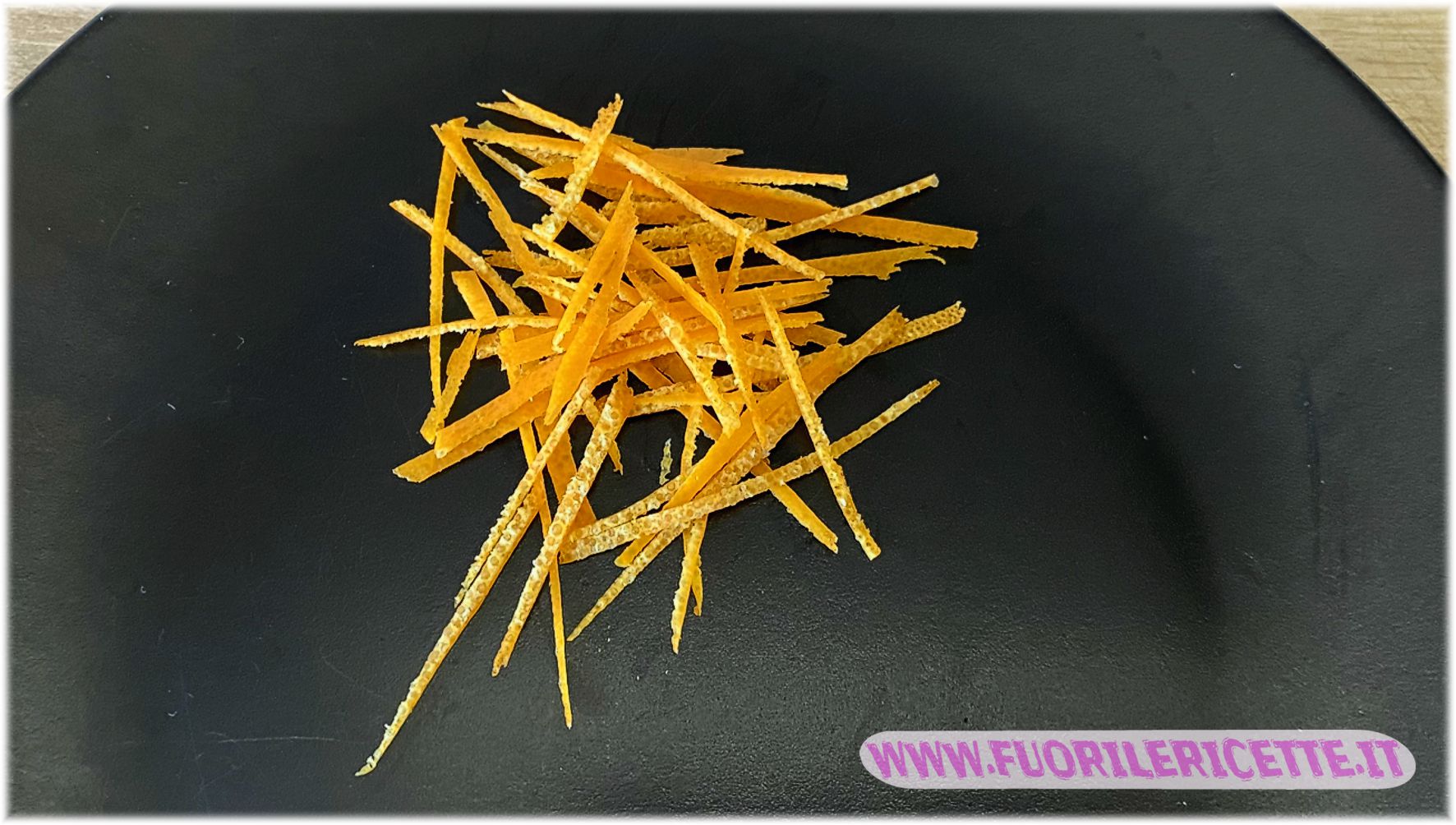 tagliare-le-bucce-di-arancia