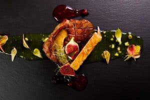 Foto di piatto gourmet in ristorante stellato