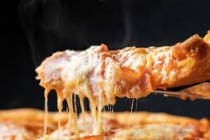 Foto di mozzarella sulla pizza
